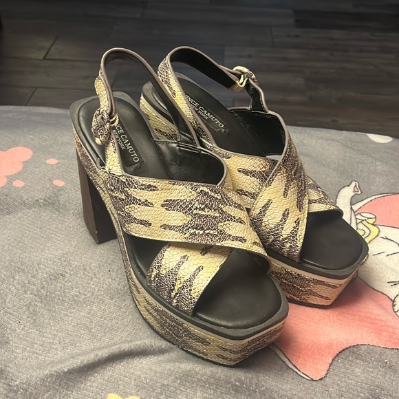 Neutral snake print leather platform sandals. Vince Camuto size 8.5/39 worn once - Picture 1 of 7